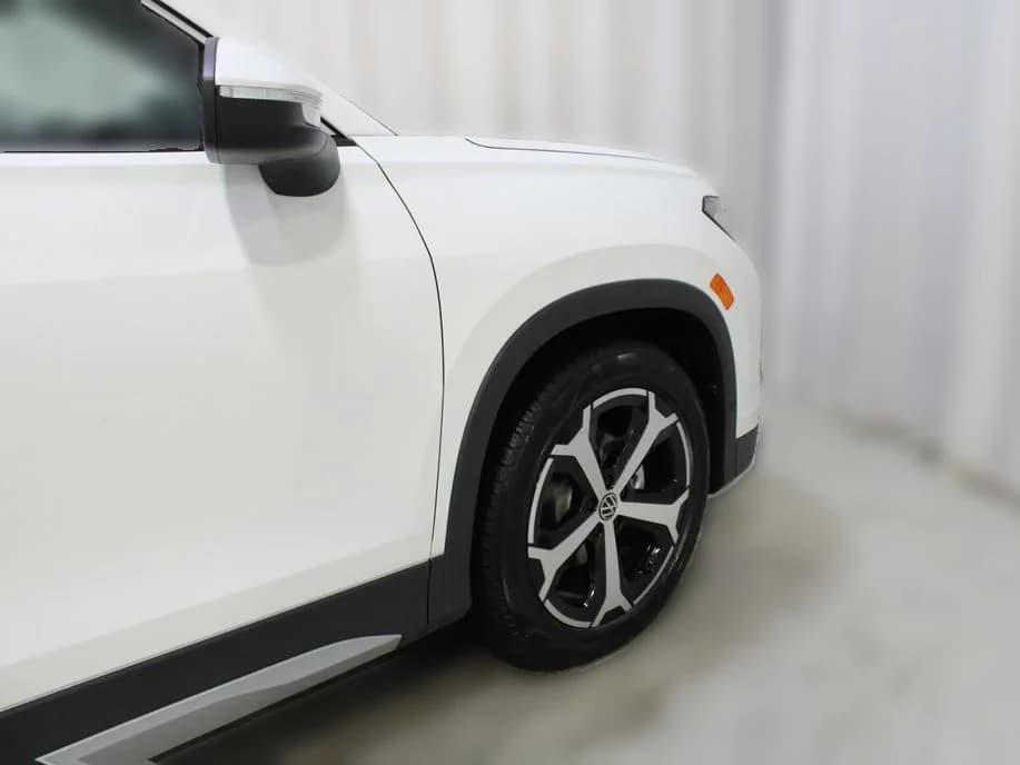 Volkswagen Tiguan SE FWD 2026 — side view