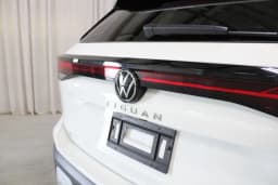 Volkswagen Tiguan SE FWD 2026 — side view