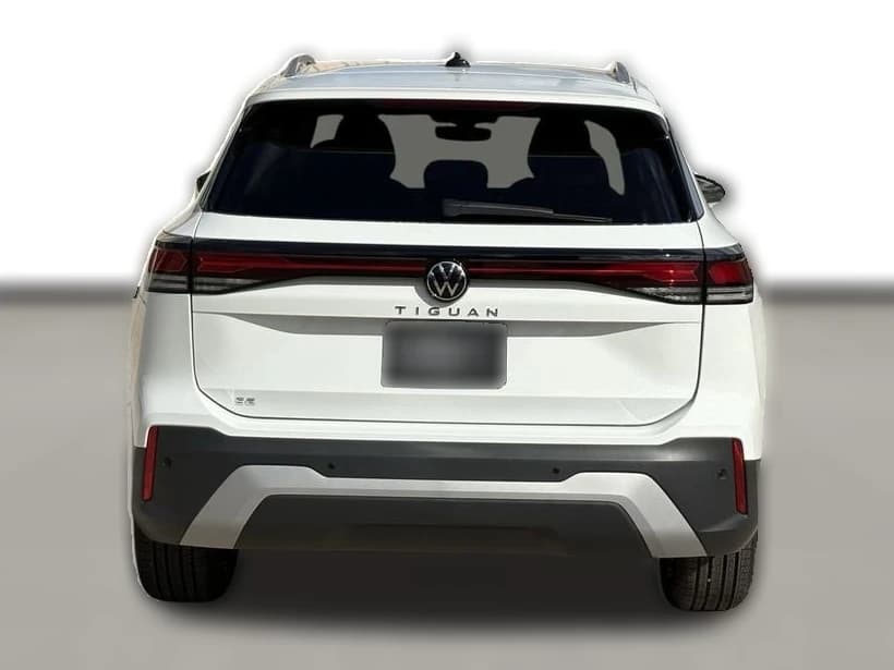 Volkswagen Tiguan SE 2.0T FWD 2026 — side view