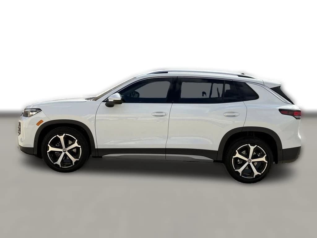 Volkswagen Tiguan SE 2.0T FWD 2026 — side view