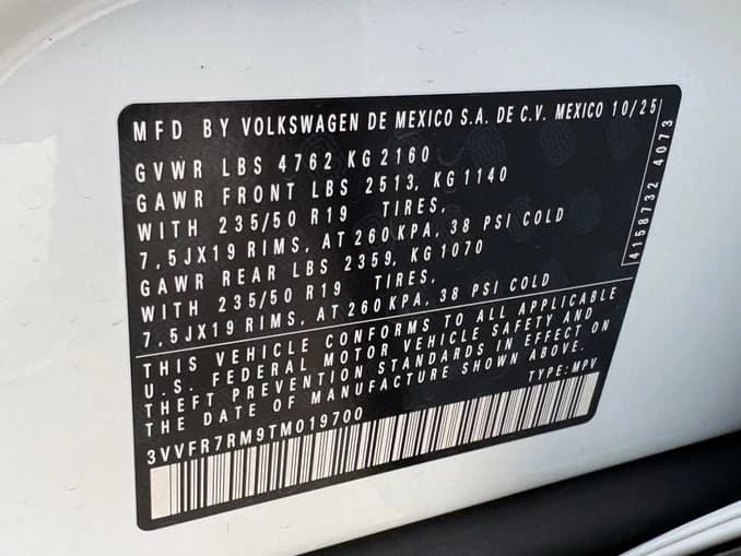 Volkswagen Tiguan SE 2.0T FWD 2026 — side view