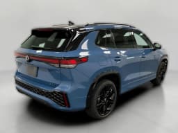 Volkswagen Tiguan SE R-Line Black 4MOTION 2026 — side view
