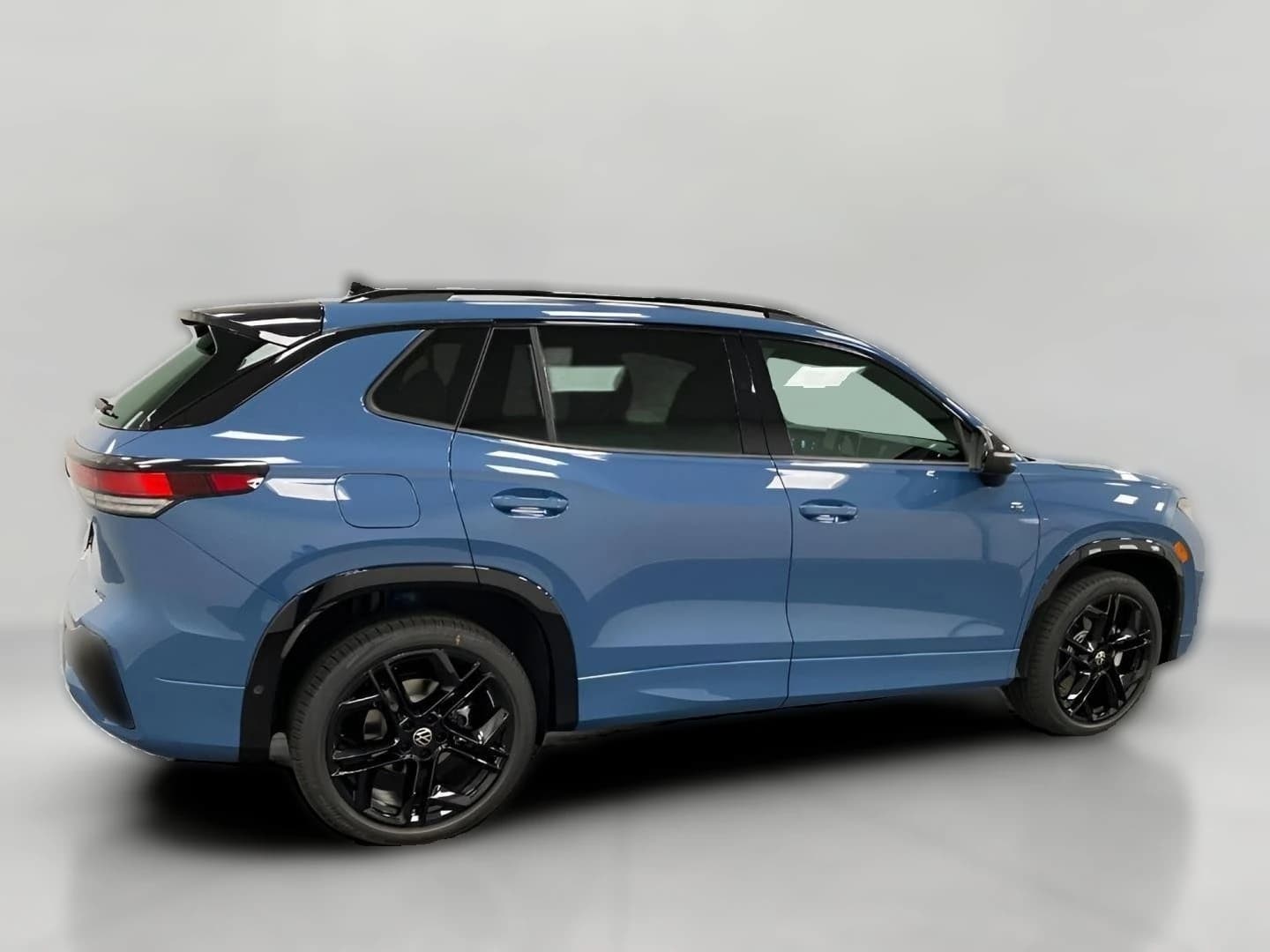 Volkswagen Tiguan SE R-Line Black 4MOTION 2026 — side view