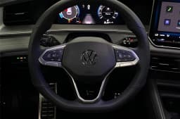 Volkswagen Tiguan SE R-Line Black 4MOTION 2026 — side view