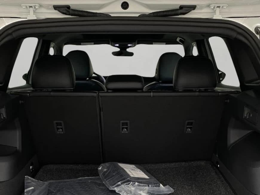 Volkswagen Tiguan SE R-Line Black 4MOTION 2026 — side view