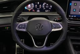 Volkswagen Tiguan SE R-Line Black 4MOTION 2026 — side view
