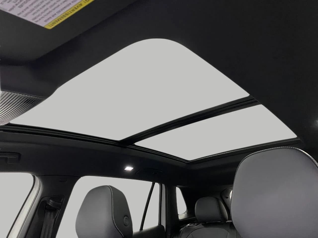 Volkswagen Tiguan SE R-Line Black 4MOTION 2026 — side view