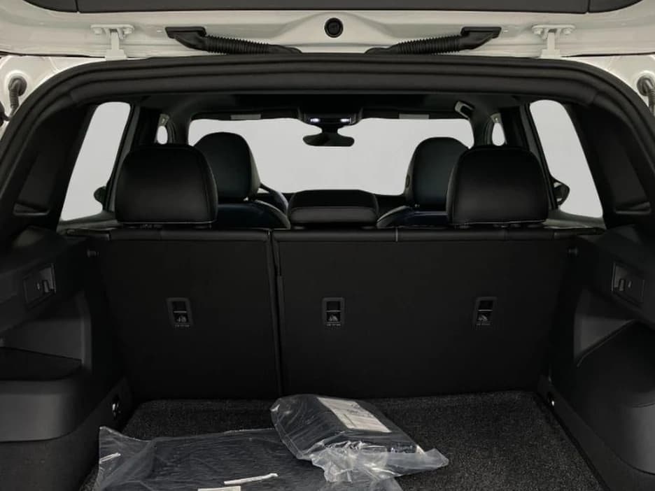 Volkswagen Tiguan SE R-Line Black 4MOTION 2026 — side view
