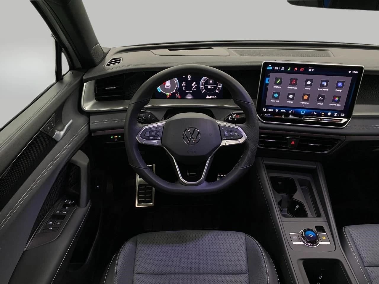 Volkswagen Tiguan SE R-Line Black 4MOTION 2026 — side view