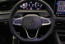 Volkswagen Tiguan SE R-Line Black 4MOTION 2026 — side view