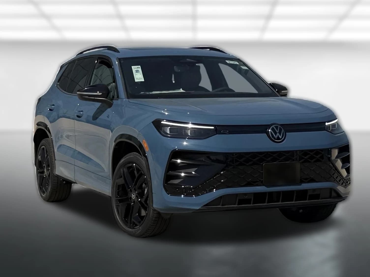 Volkswagen Tiguan SE R-Line Black 4MOTION 2026 — side view