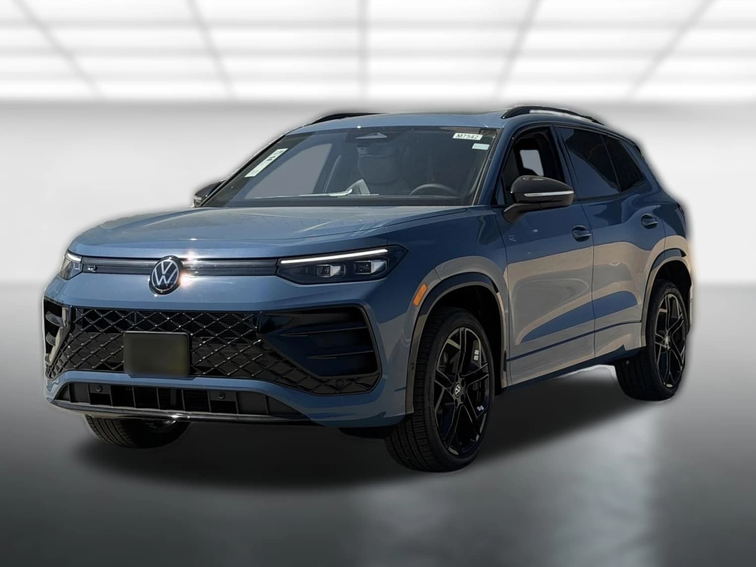 Volkswagen Tiguan SE R-Line Black 4MOTION 2026 — side view