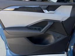 Volkswagen Tiguan SE R-Line Black 4MOTION 2026 — side view