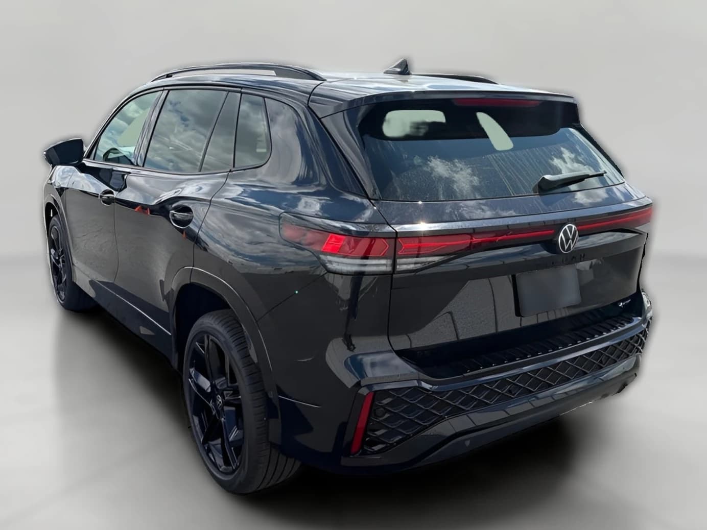 Volkswagen Tiguan SE R-Line Black 4MOTION 2026 — side view