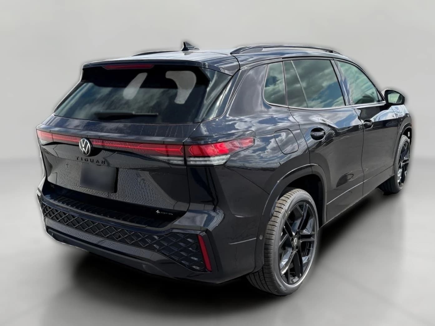 Volkswagen Tiguan SE R-Line Black 4MOTION 2026 — side view