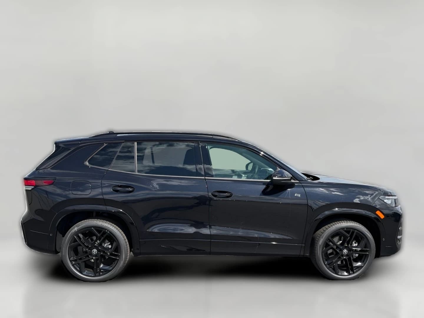 Volkswagen Tiguan SE R-Line Black 4MOTION 2026 — side view