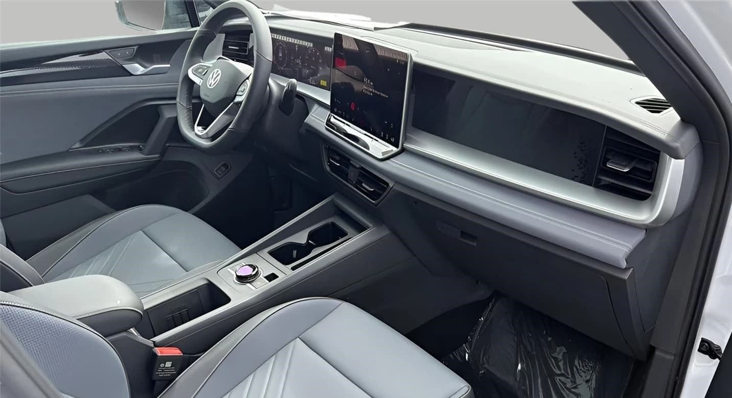 Volkswagen Tiguan SE R-Line Black 4MOTION 2026 — side view