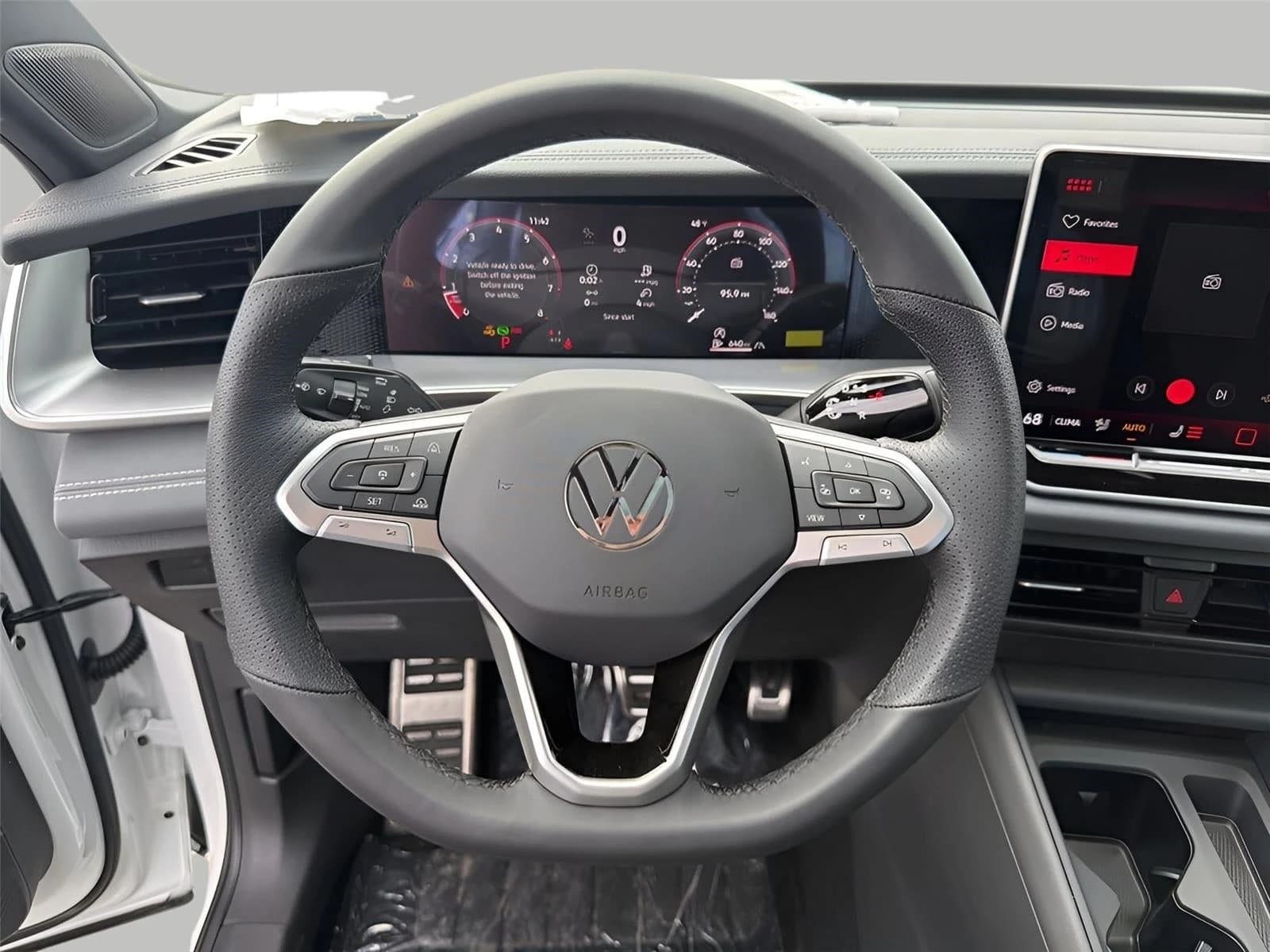 Volkswagen Tiguan SE R-Line Black 4MOTION 2026 — side view