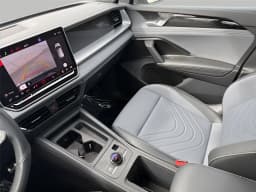 Volkswagen Tiguan SE R-Line Black 4MOTION 2026 — side view