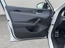 Volkswagen Tiguan SE R-Line Black 4MOTION 2026 — side view