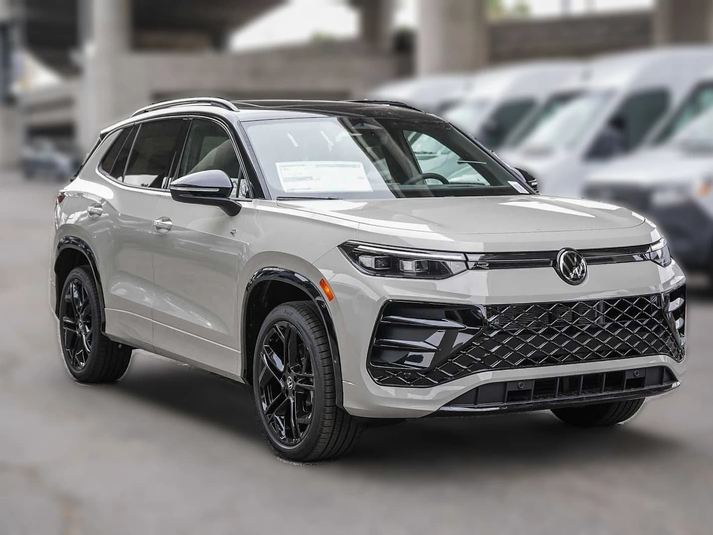 Volkswagen Tiguan SE R-Line Black 4MOTION 2026 — side view