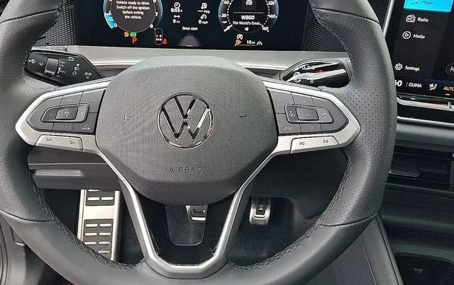 Volkswagen Tiguan SE R-Line Black 4MOTION 2026 — side view