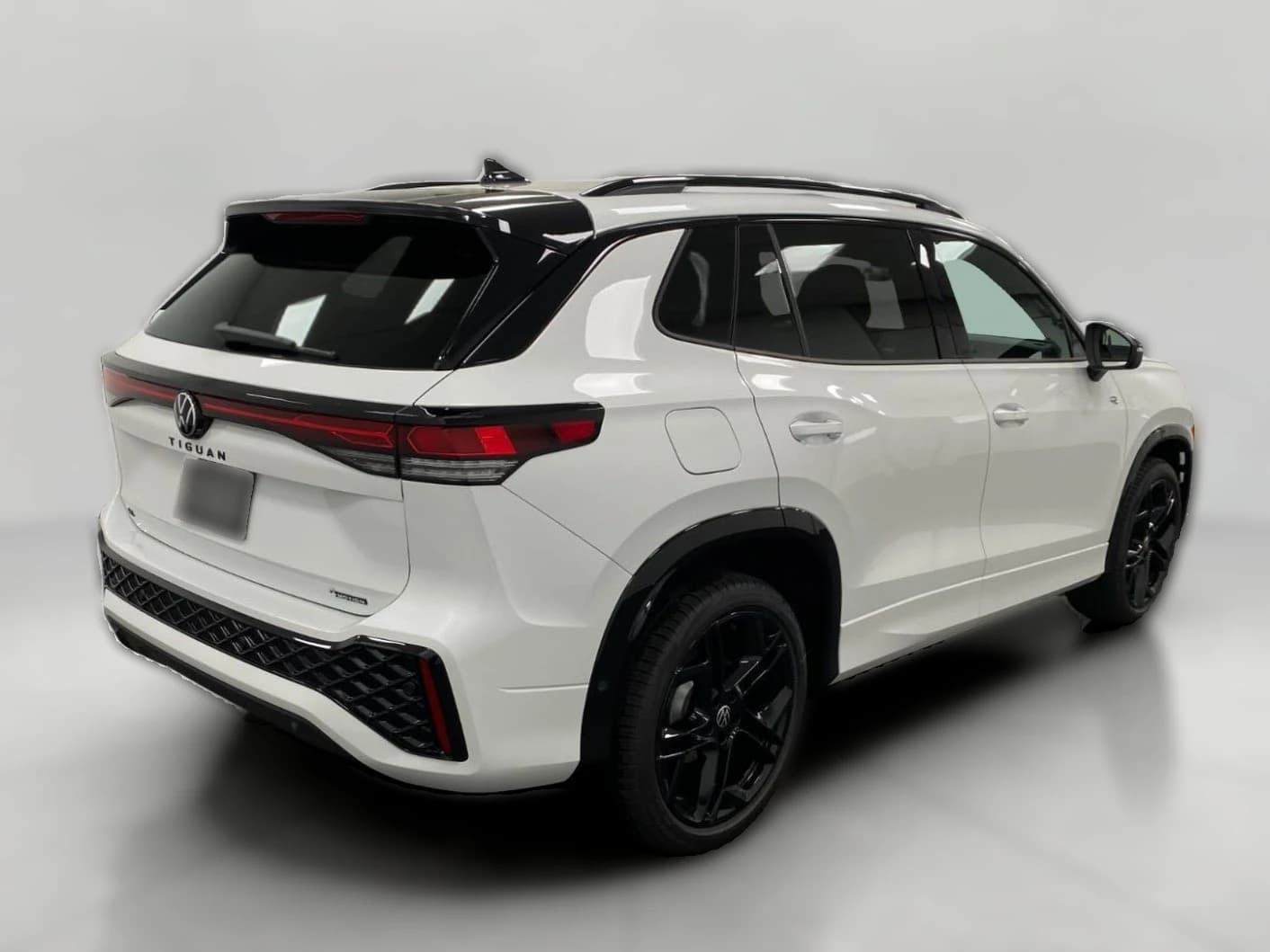 Volkswagen Tiguan SE R-Line Black 4MOTION 2026 — side view