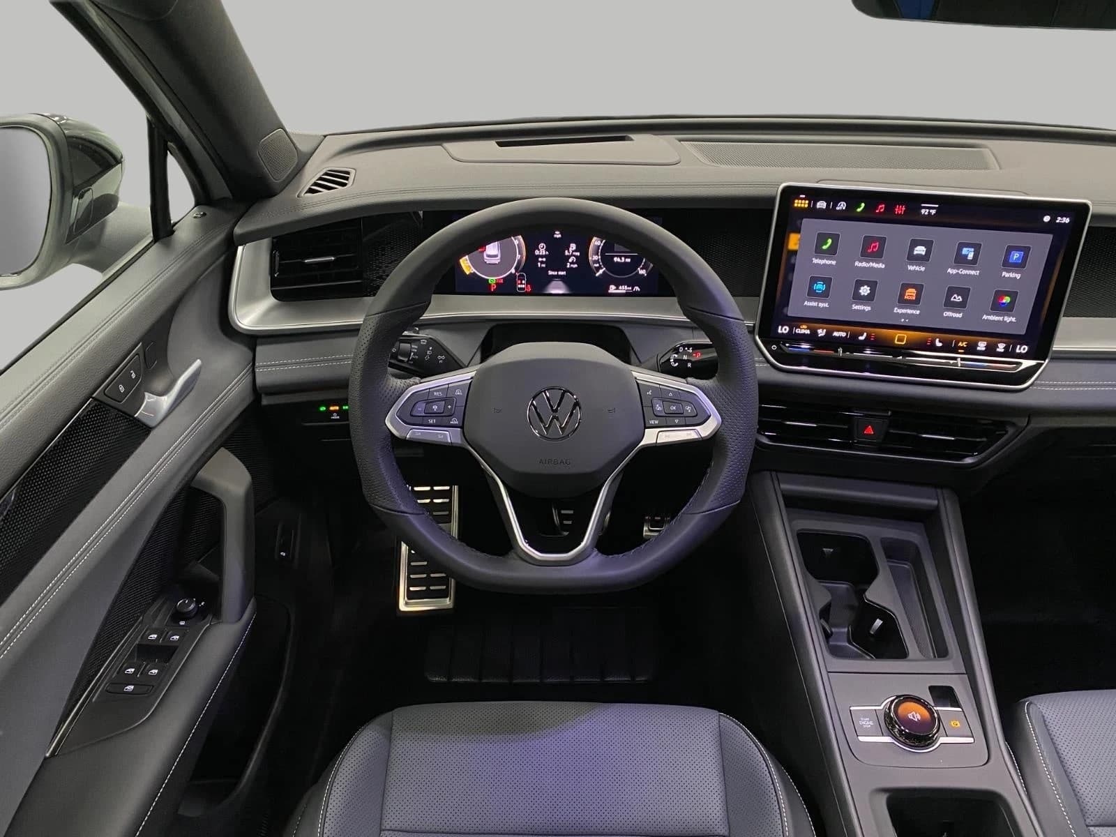 Volkswagen Tiguan SE R-Line Black 4MOTION 2026 — side view