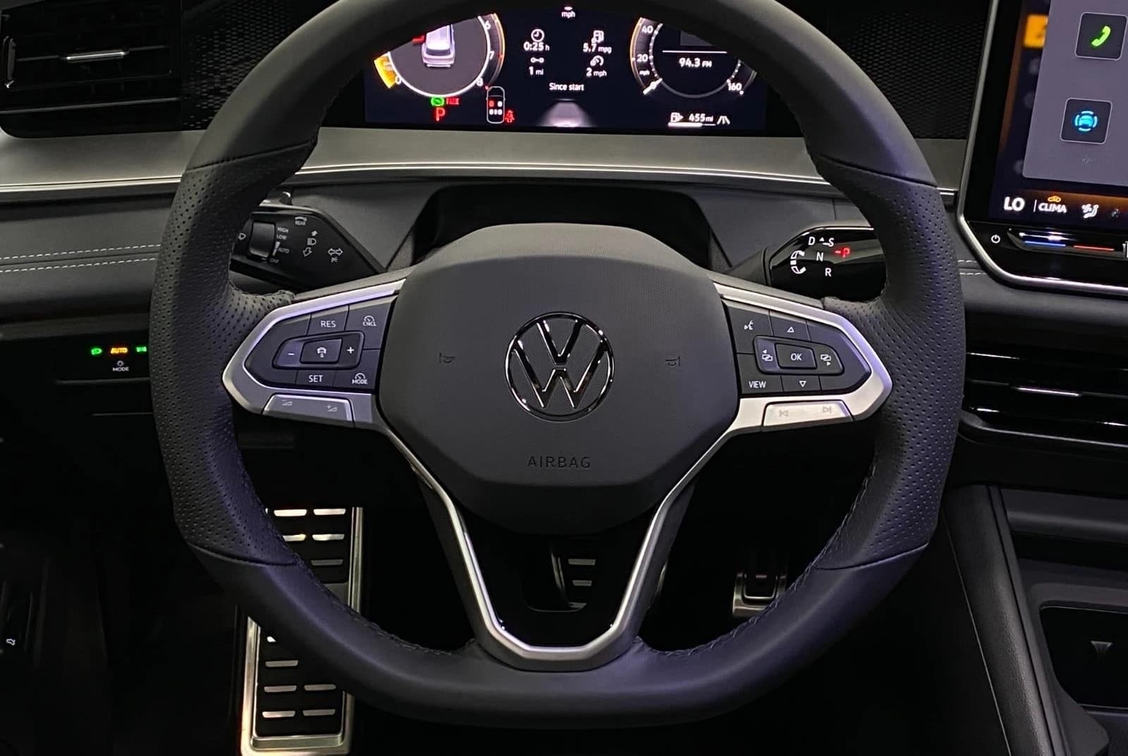 Volkswagen Tiguan SE R-Line Black 4MOTION 2026 — side view