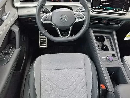 Volkswagen Tiguan SE R-Line Black 4MOTION 2026 — side view