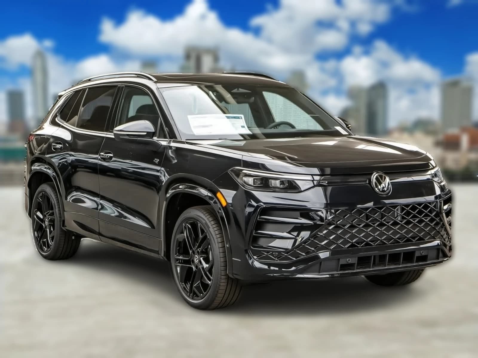 Volkswagen Tiguan SE R-Line Black 4MOTION 2026 — side view