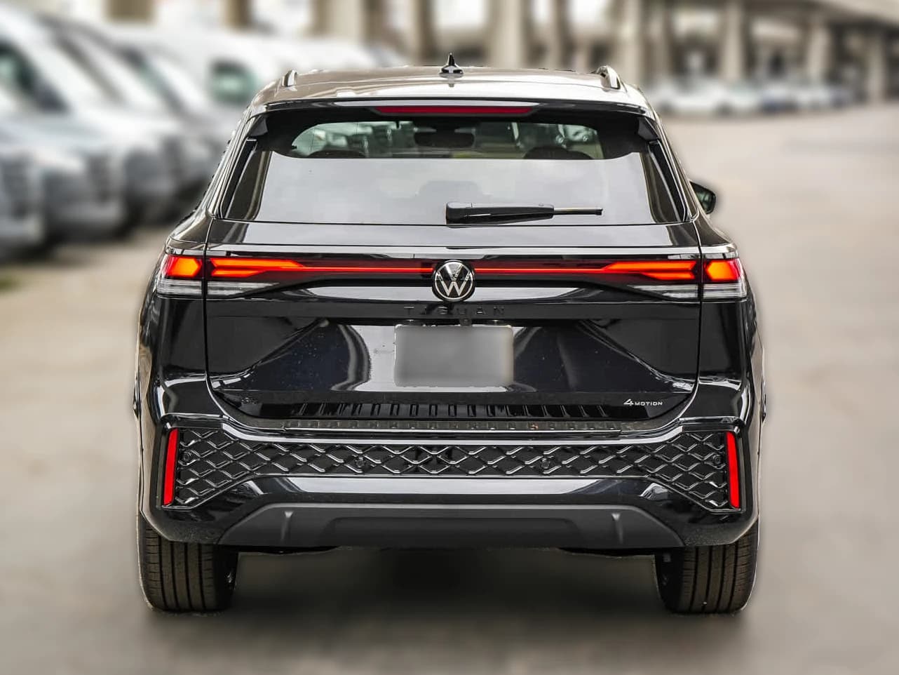Volkswagen Tiguan SE R-Line Black 4MOTION 2026 — side view