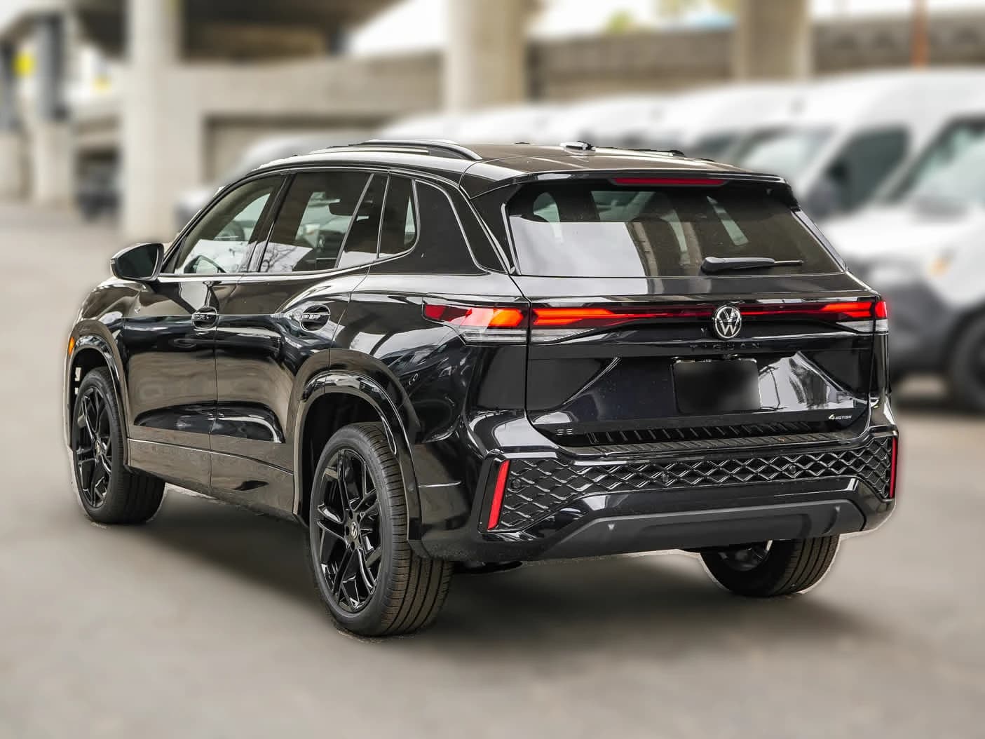 Volkswagen Tiguan SE R-Line Black 4MOTION 2026 — side view