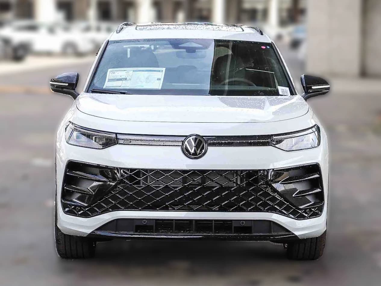 Volkswagen Tiguan SE R-Line Black 2.0T FWD 2026 — side view