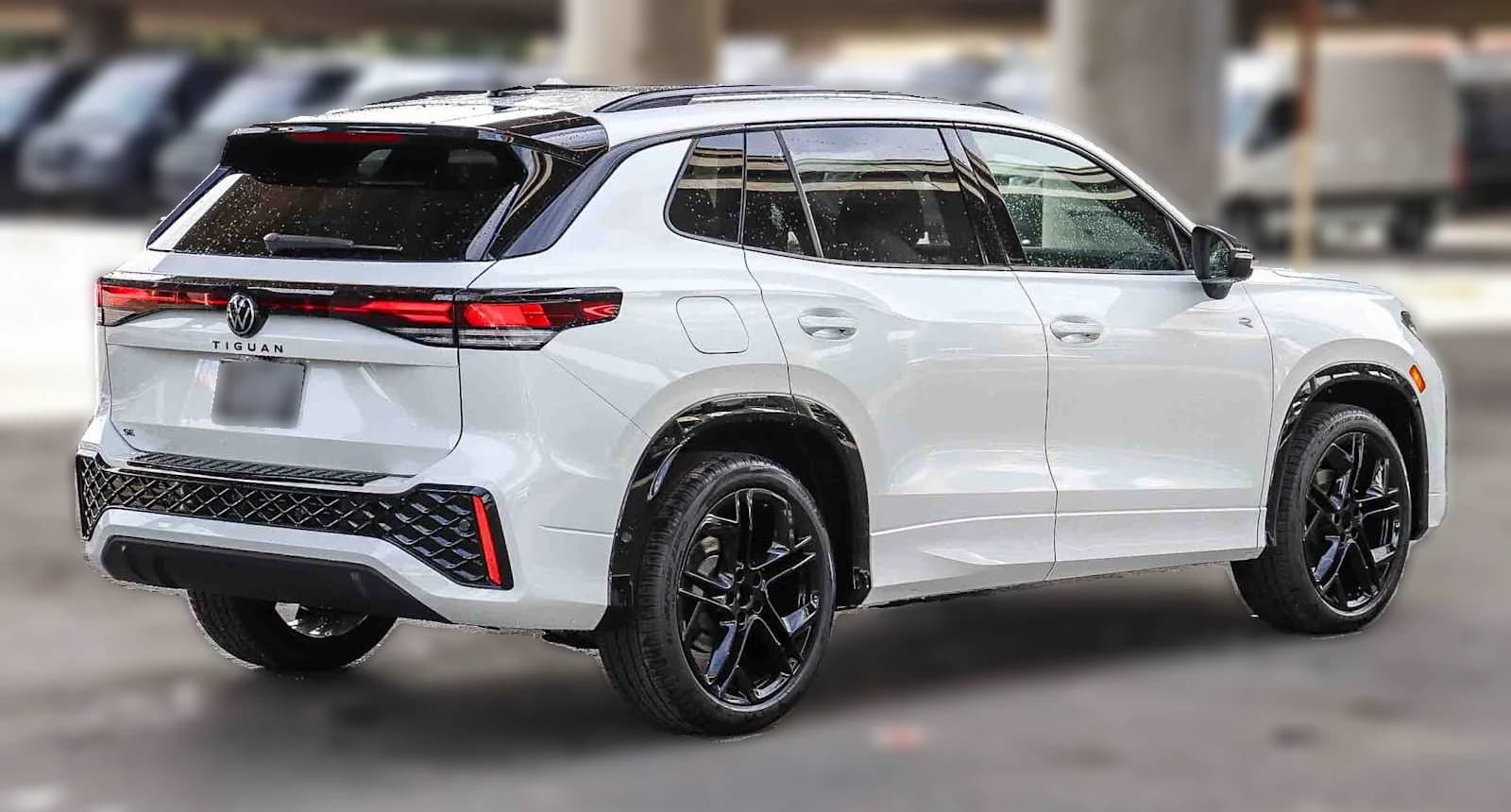 Volkswagen Tiguan SE R-Line Black 2.0T FWD 2026 — side view