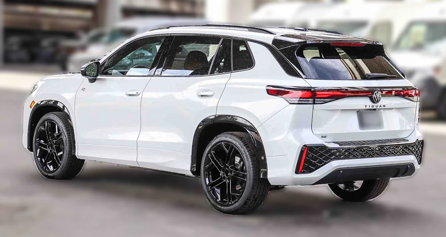 Volkswagen Tiguan SE R-Line Black 2.0T FWD 2026 — side view