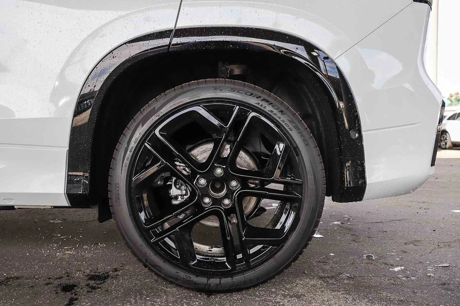 Volkswagen Tiguan SE R-Line Black 2.0T FWD 2026 — side view