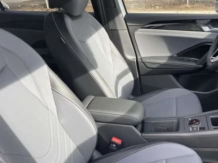 Volkswagen Tiguan SE R-Line Black 2.0T FWD 2026 — side view