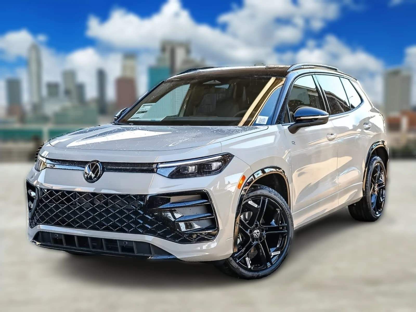 Volkswagen Tiguan SE R-Line Black FWD 2026 — side view
