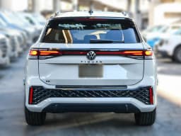 Volkswagen Tiguan SE R-Line Black FWD 2026 — side view
