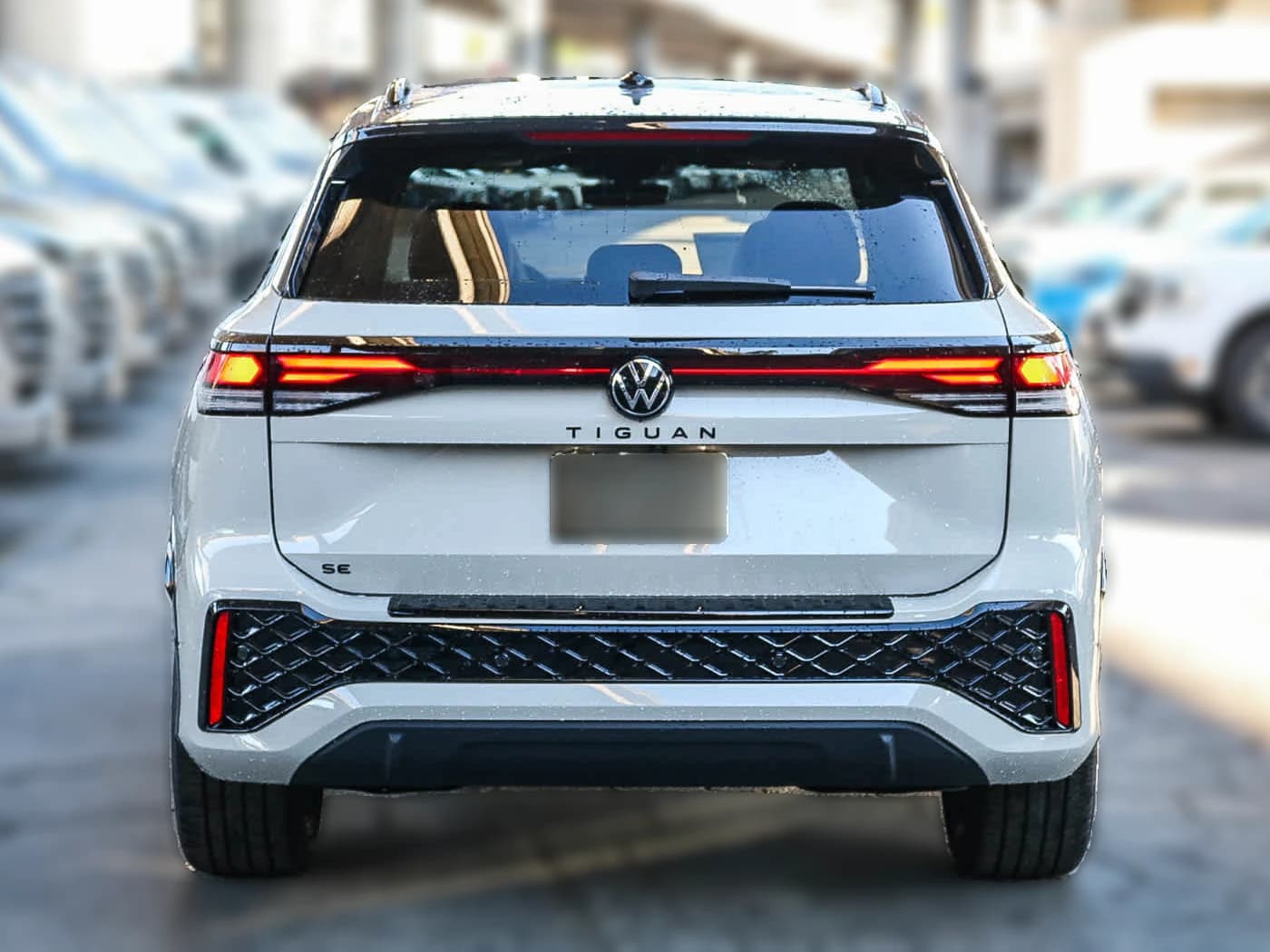 Volkswagen Tiguan SE R-Line Black FWD 2026 — side view