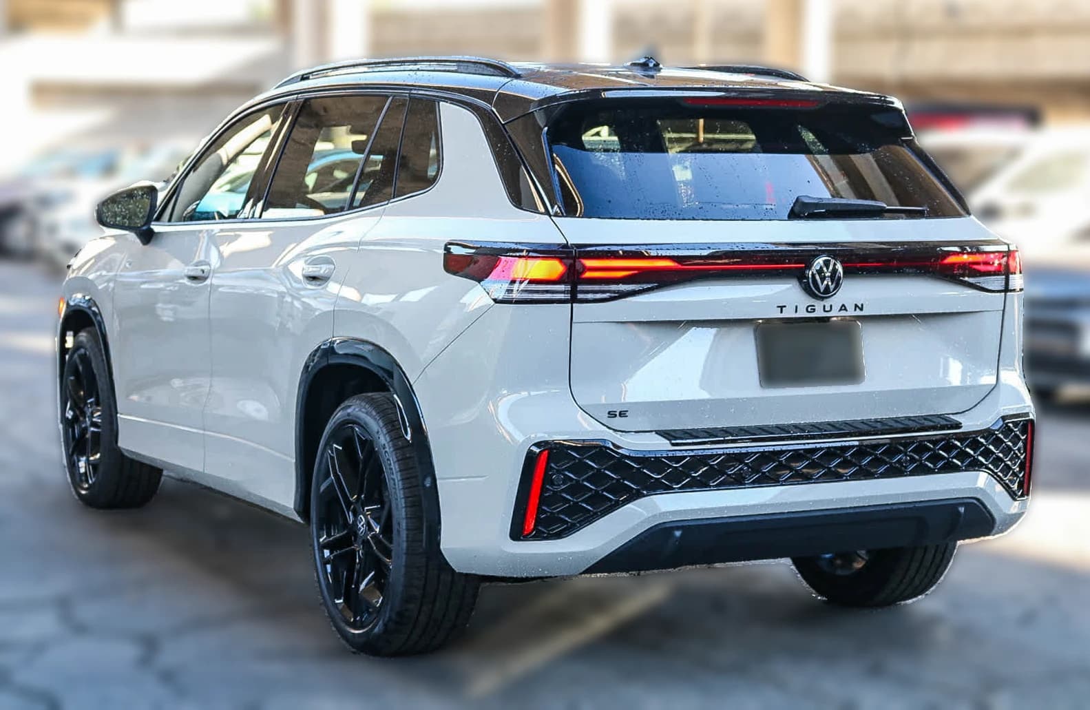 Volkswagen Tiguan SE R-Line Black FWD 2026 — side view