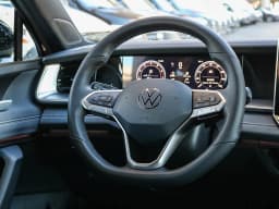 Volkswagen Tiguan SE R-Line Black FWD 2026 — side view