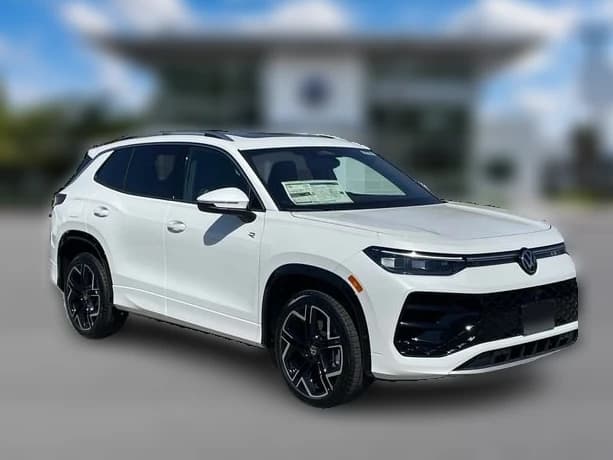 Volkswagen Tiguan SE R-Line Black FWD 2026 — side view