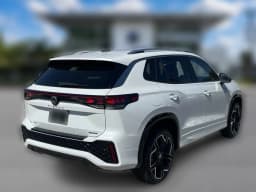 Volkswagen Tiguan SE R-Line Black FWD 2026 — side view