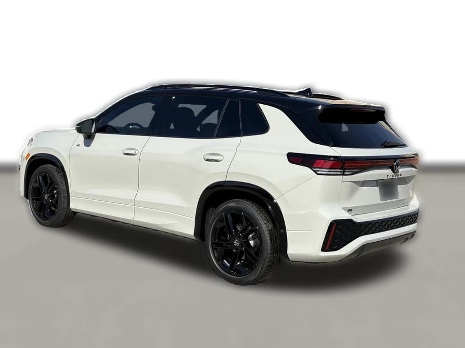 Volkswagen Tiguan SE R-Line Black 2.0T FWD 2026 — side view