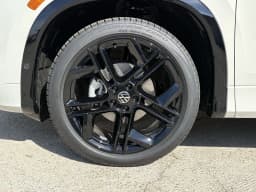 Volkswagen Tiguan SE R-Line Black 2.0T FWD 2026 — side view