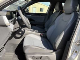 Volkswagen Tiguan SE R-Line Black 2.0T FWD 2026 — side view