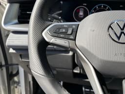 Volkswagen Tiguan SE R-Line Black 2.0T FWD 2026 — side view