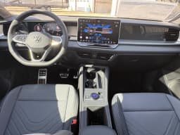 Volkswagen Tiguan SE R-Line Black 2.0T FWD 2026 — side view